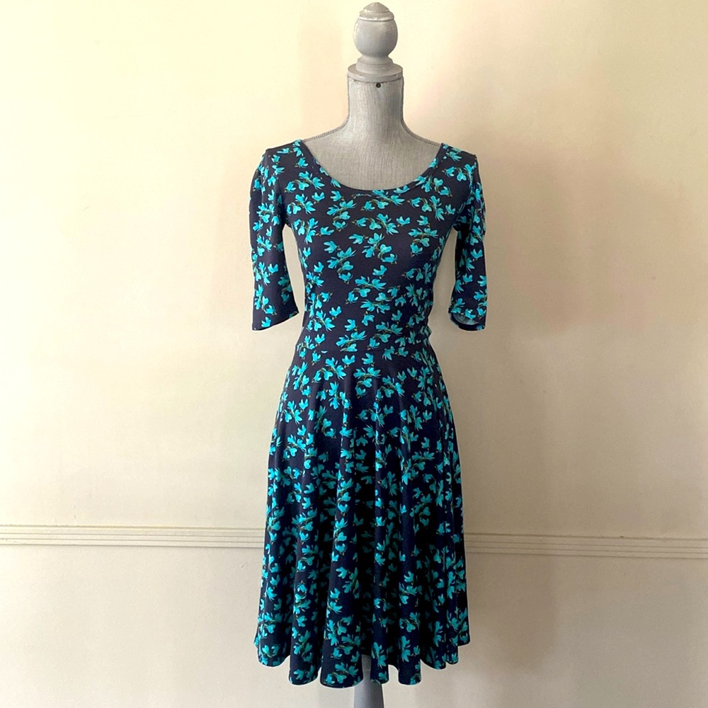LuLaRoe “NICOLE” FIT-AND-FLIRT MIDI DRESS SIZE EXTRA SMALL 🌟NWOT🌟